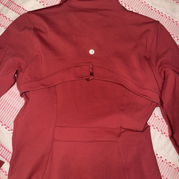 Médium size lululemon define jacket.With beautiful gold zipper, brand new - Picture 7 of 7